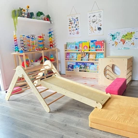 Trójkąt Piklera ze zjeżdżalnią dla dzieci od 2 lat