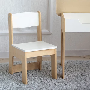 Białe drewniane krzesełko dziecięce dla dzieci 2–5 lat