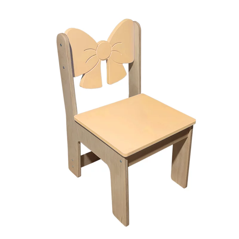 Drewniane krzesło dziecięce beżowo-żółte z dekoracyjnym oparciem w kształcie kokardy