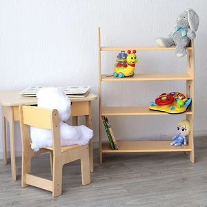 Zestaw mebli dziecięcych: stolik, krzesełko i półka na zabawki